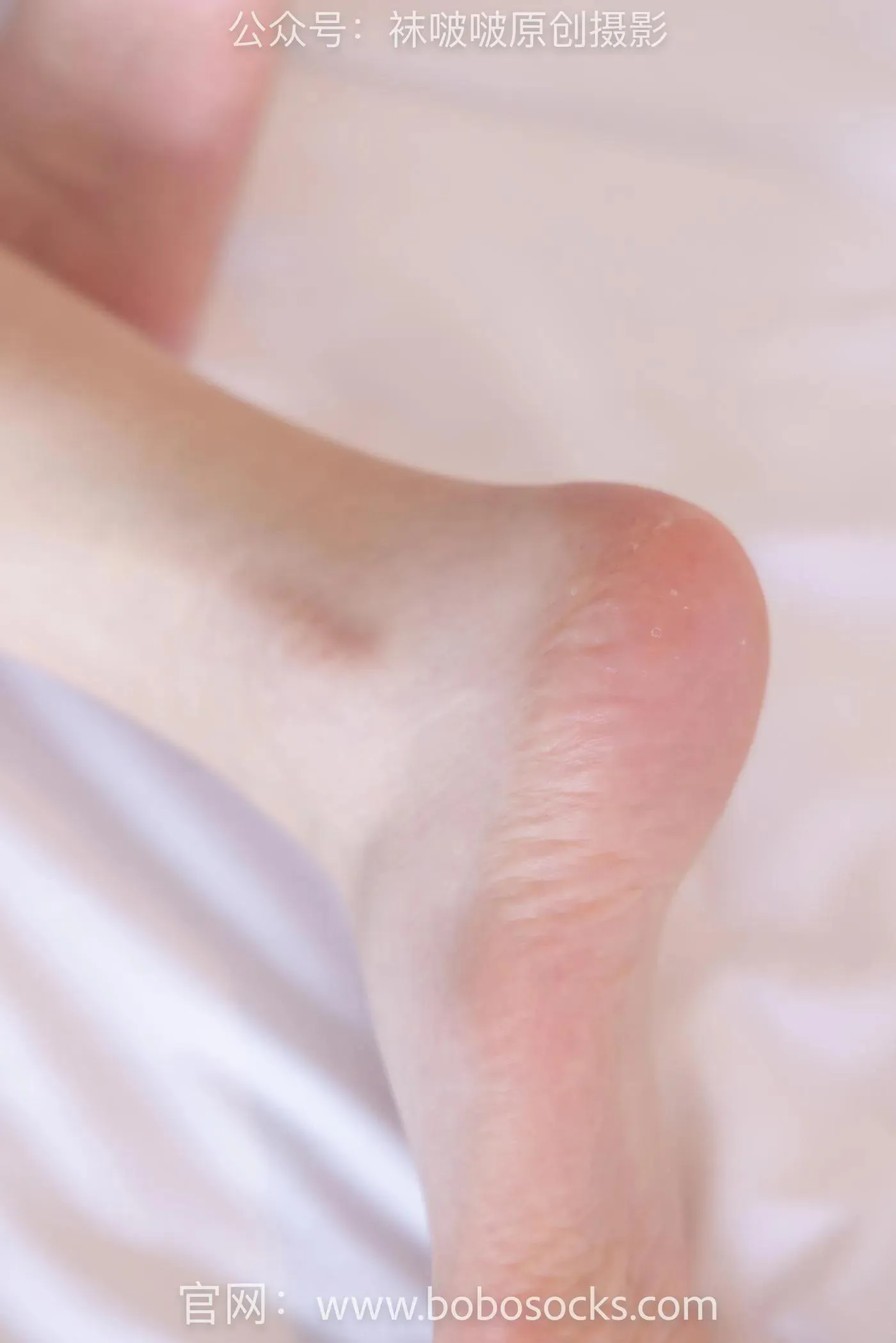 [BoBoSocks袜啵啵]NO.136 小甜豆-高跟长靴、白棉袜、裸足 [200P]插图4
